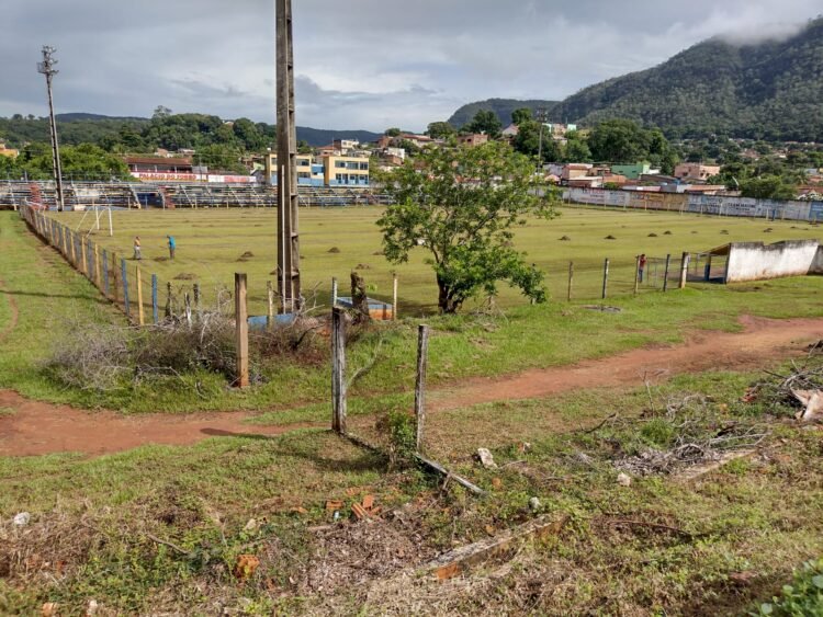 ESPORTES Interferência da família Bosaipo junto ao senador Jaime Campos resulta na liberação de 1,5 milhão para reforma do Zeca Costa