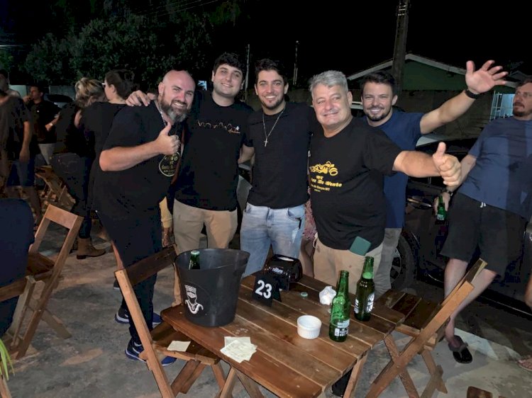 Gordin tur participa  de bate papo com o moto clube Sombra do Vento de Barra do Garças em  encontro de motociclistas na cidade de Agua Boa. 