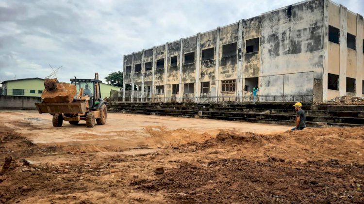 Prefeito Dr. Adilson acompanha andamento das obras na escola Dom Bosco