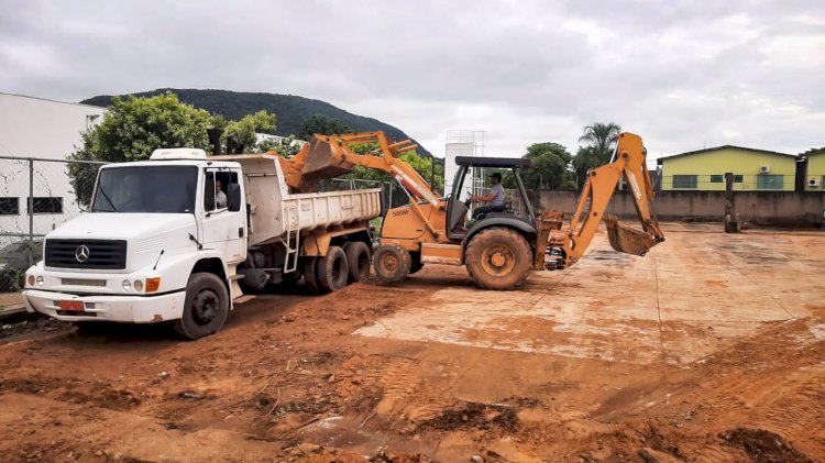 Prefeito Dr. Adilson acompanha andamento das obras na escola Dom Bosco