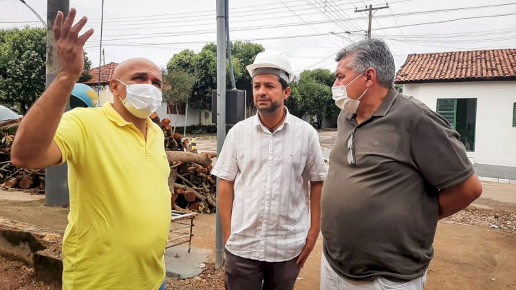 Prefeito Dr. Adilson acompanha andamento das obras na escola Dom Bosco