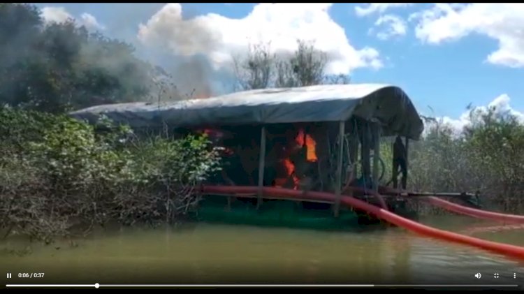 Balsa de garimpo ilegal é destruída pela PF no interior de MT