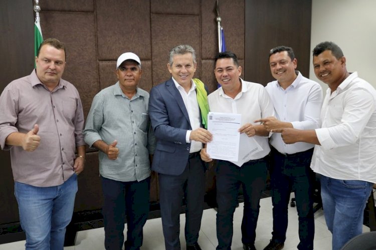 Prefeito Adelcino esteve em Cuiabá assinando os convênios do projeto de construção de duas praças, a  Jatobá e a  Araguaia Center!