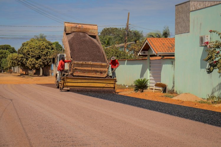 Ruas do bairro Nova Barra recebem obras de pavimentação asfáltica