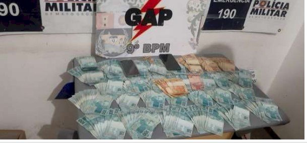 Homem é flagrado com R$ 28 mil resultado de golpes pela internet