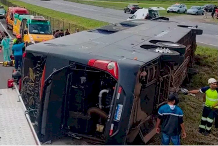 6 pessoas morrem em trágico acidente envolvendo ônibus da dupla Conrado e Aleksandro