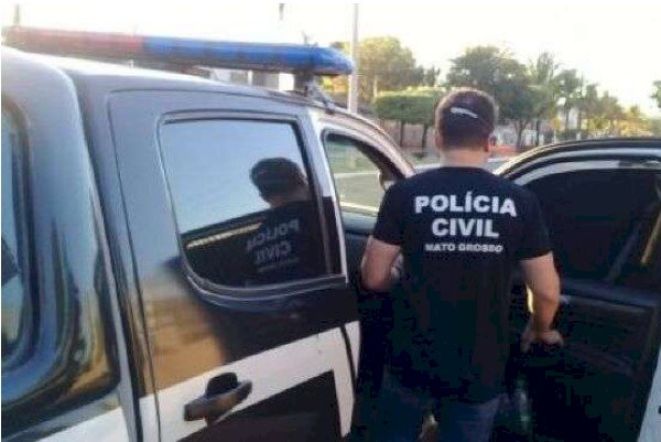 JOGOU TELHAS NOS POLICIAIS