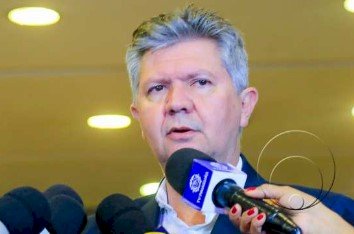 Bustamante diz que concurso não está embargado destacando homologação da Politec