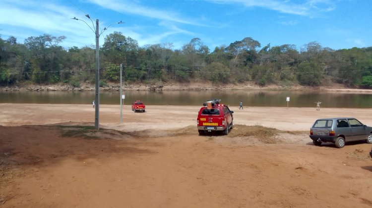 Bombeiros e secretaria  de turismo  sinalizam praias do Araguaia e Garças