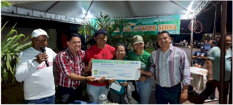 Feira de Pontal do Araguaia premiou professora com mil reais