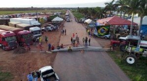 Estudantes de Bom Jesus do Araguaia andam mais de 5 km para conseguir fazer prova do Enem em Querência