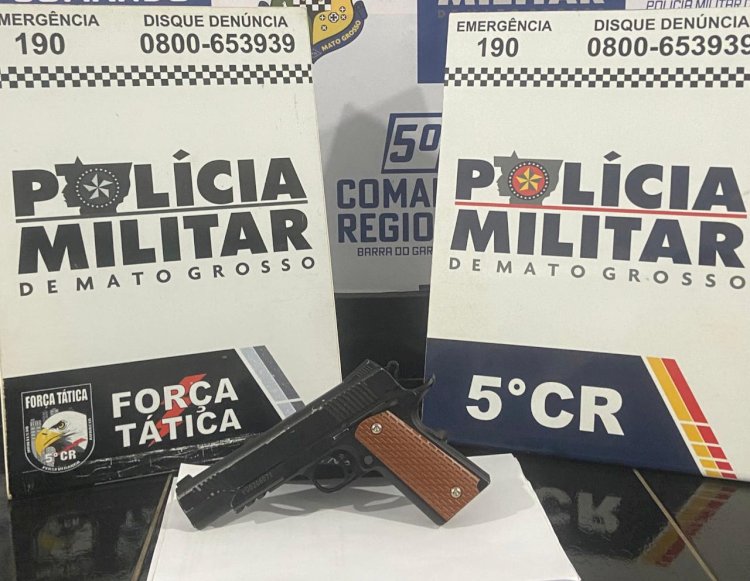 JOVEM É PRESO PELA PM EM POSSE DE UM SIMULACRO DE PISTOLA,