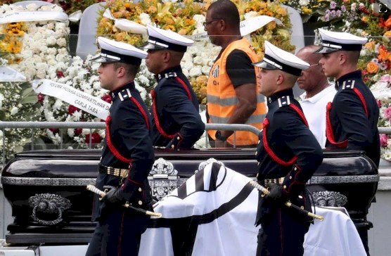 Candido Queiroz o ''Candinho'' faz homenagem a Pelé e é aplaudido em pé em evento de final de ano