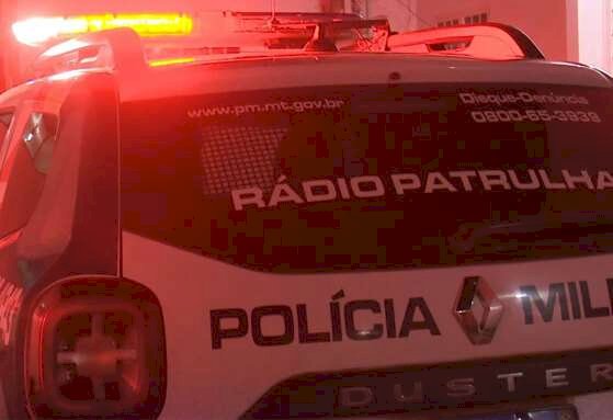 Homem é espancado pelo marido após parar de beber e ir dormir