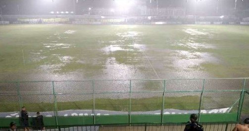 Após gramado alagado, prefeitura interdita mais uma vez o Estádio 'Dutrinha'