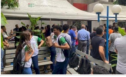 Ao menos 48 universidades federais e 71 institutos estão em greve