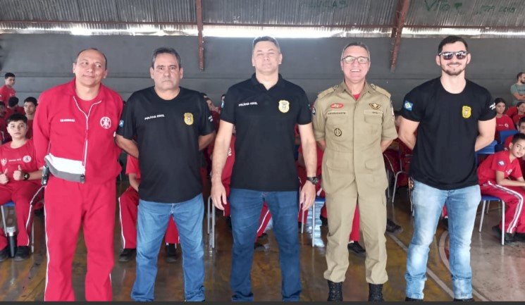 Polícia Civil ministra Palestra sobre a Campanha Maio Laranja na Escola Estadual Dom Pedro II em Barra do Garças