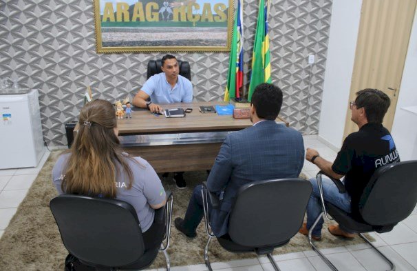 Diretores da nova empresa que administra o aeroporto de Aragarças se reúne com prefeito Delegado Ricardo Galvão