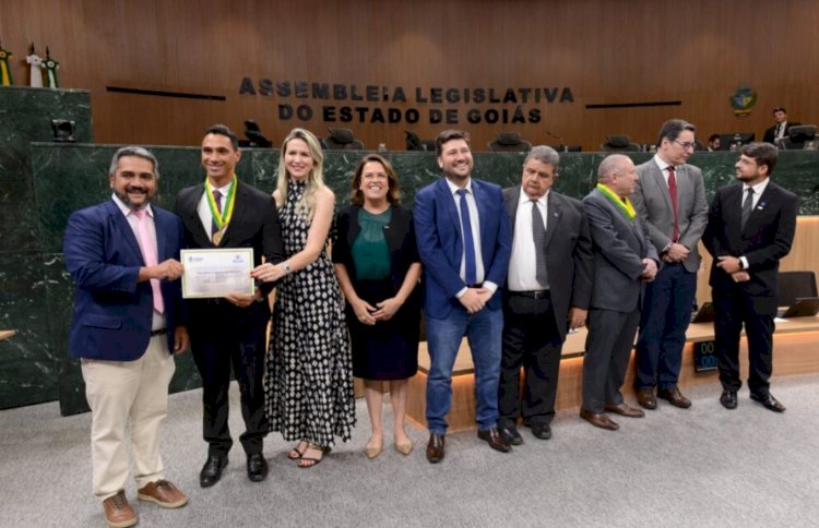 Prefeito Delegado Ricardo Galvão recebe Mérito Leislativo Pedro Ludovico Teixeira