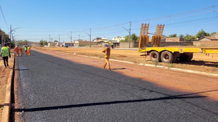 Construtora que realiza o asfaltamento do jardm Nova Barra  pede a colaboração da população