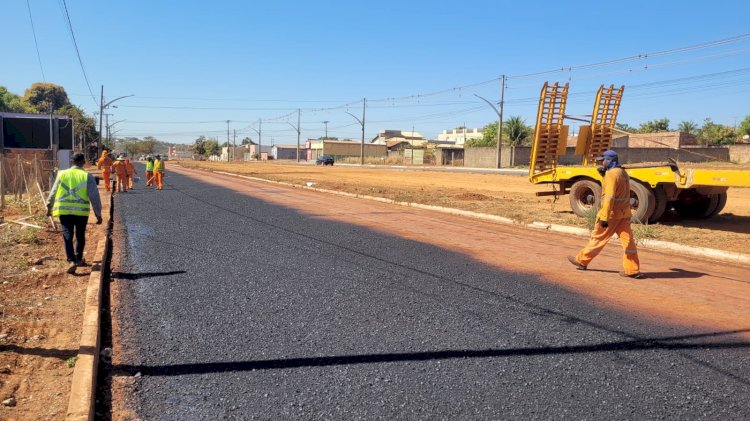 Construtora que realiza o asfaltamento do jardm Nova Barra  pede a colaboração da população