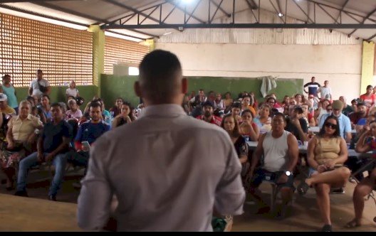 Entrega da títulos de propriedade aos moradores do bairro alto Horizonte.