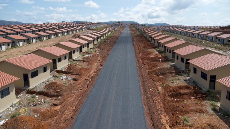 Obras no Residencial Carvalho avançam e pavimentação das ruas já está em andamento