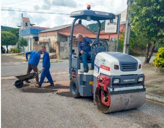 Prefeitura realiza manutenções urbanas em vias de Barra do Garças