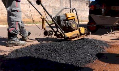 Operação Tapa-Buracos acelera no município com o apoio do clima