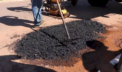 Operação Tapa-Buracos acelera no município com o apoio do clima