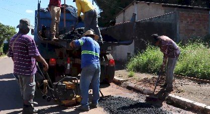 Operação Tapa-Buracos acelera no município com o apoio do clima