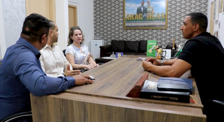 Prefeito Delegado Ricardo Galvão recebe pró-reitora da Universidade Federal de Mato Grosso para discussão de parcerias em Aragarças