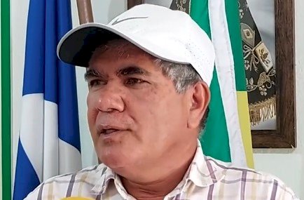 O prefeito Adelcino fala do projeto de revitalização da Av. Universitária em Pontal do Araguaia–MT.